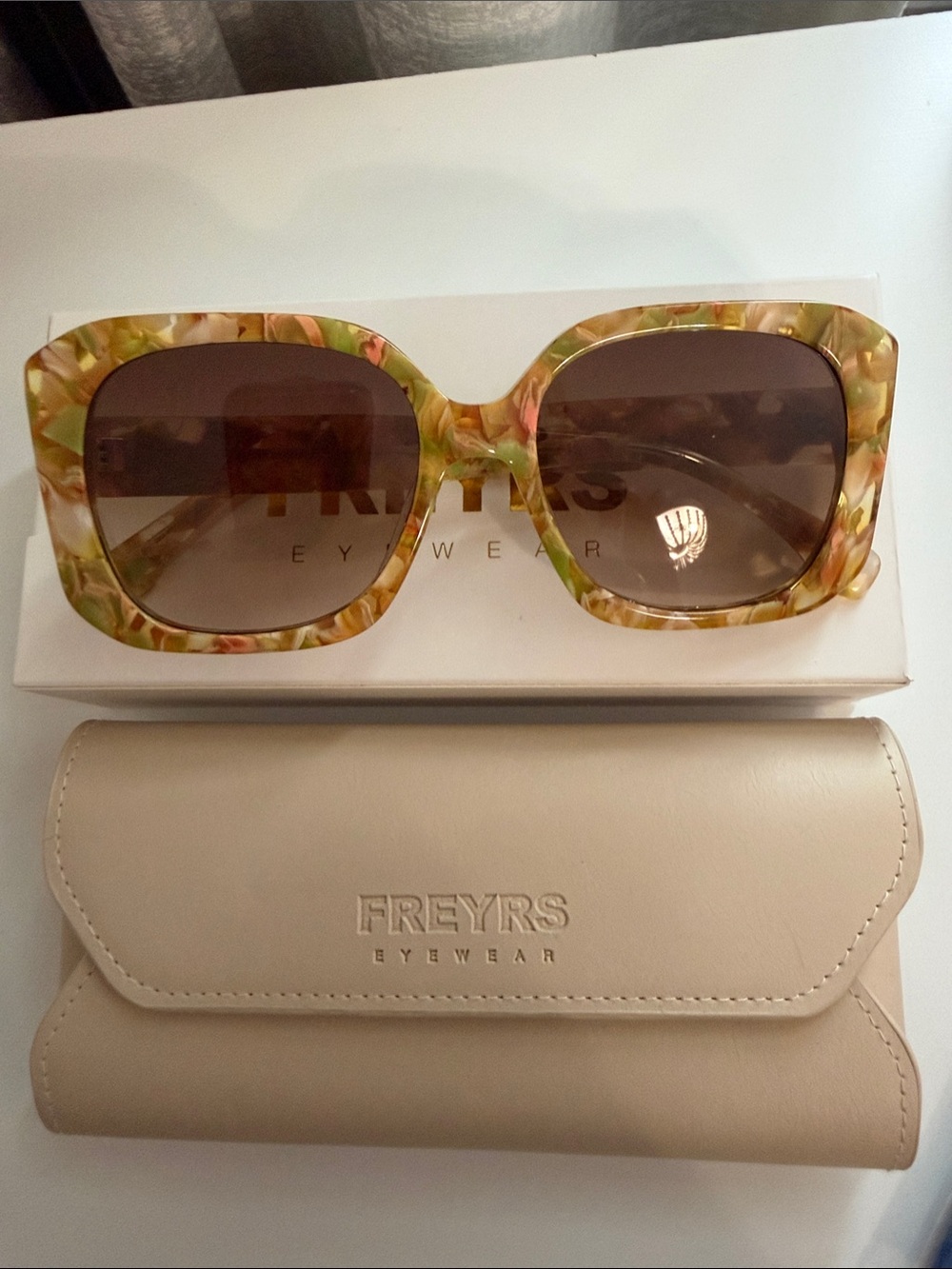 Women’s Floral Pattern Square Sunglasses in Cream-Green